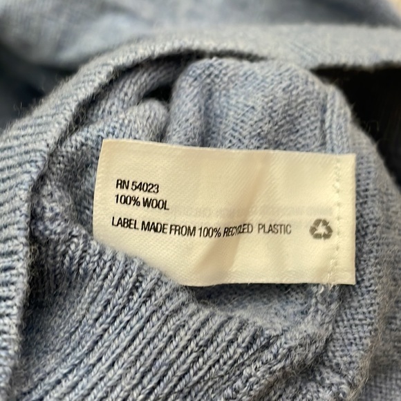 Gap Extra Fine Merino Wool Sweater - Picture 8 of 8